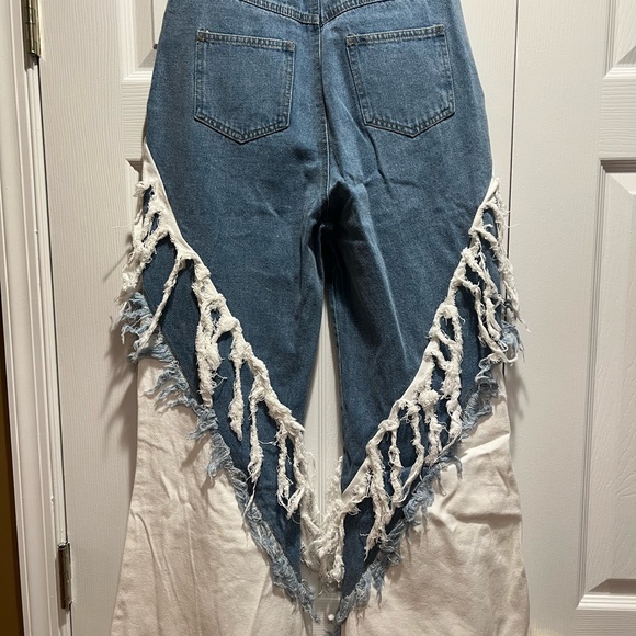 Women’s SHEIN Two-Toned Jeans - Picture 4 of 6